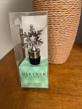 NIB Gardner Studios Winter CHRISTMAS Holiday Snowflake Wine Stopper